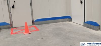L-plint_met-beton-enkel-basis-blauw-coating