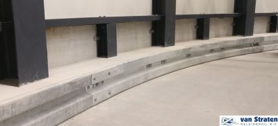 superplint-vangrail-met-beton-004